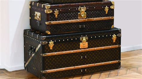 louis vuitton trunk diamond.